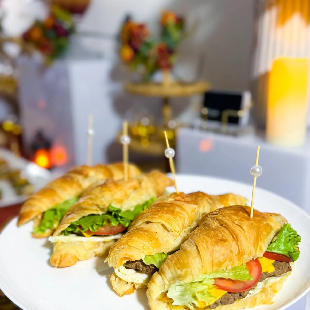 Croissants gourmet — gros plan — Prestige Unions traiteur Lyon